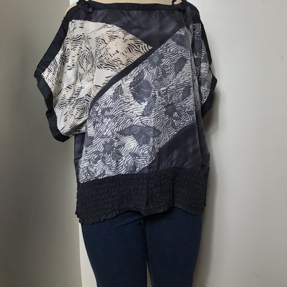 Lucky brand cold shoulder silk top. Size: M